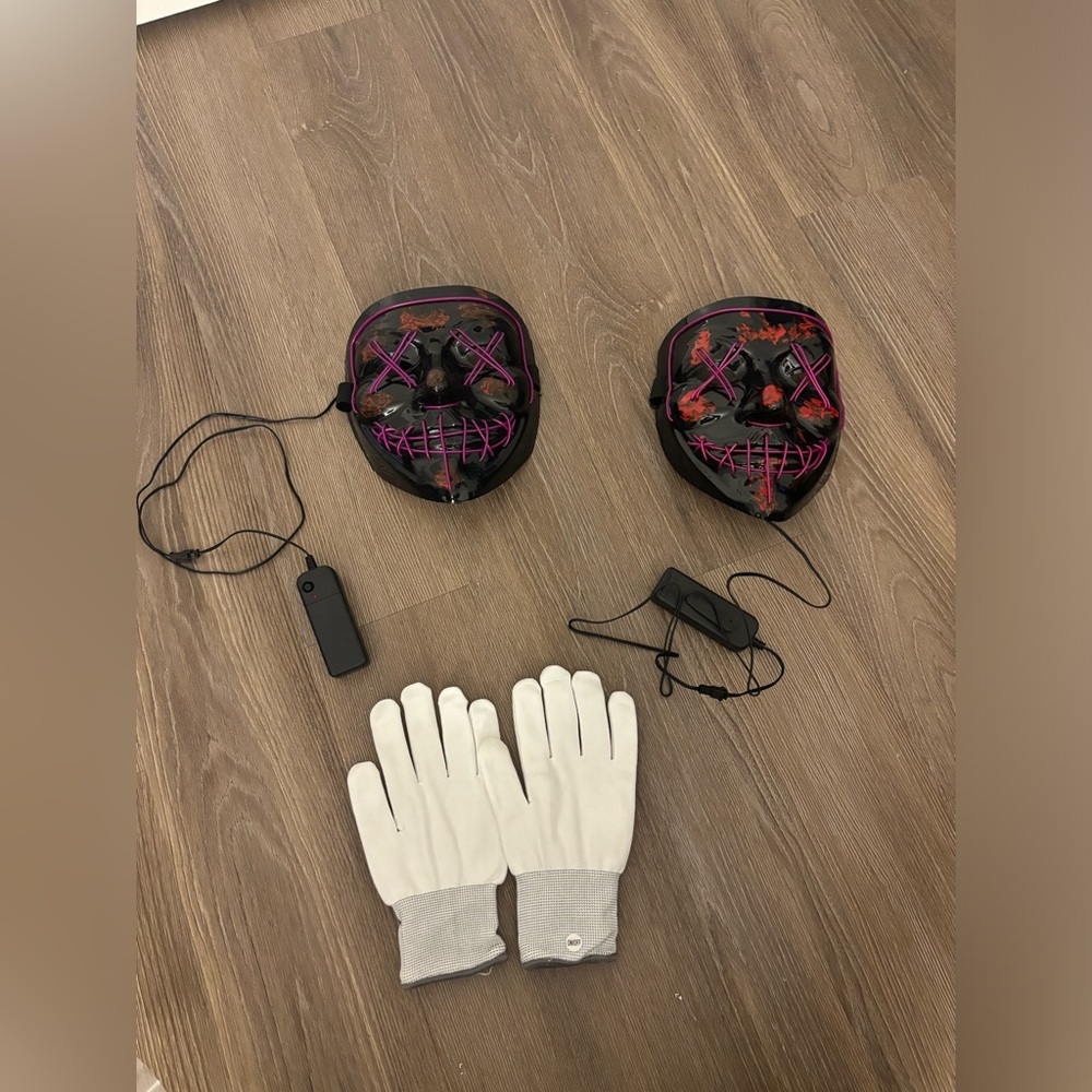 2 Purge Election Year masks OS lights up with three different modes.